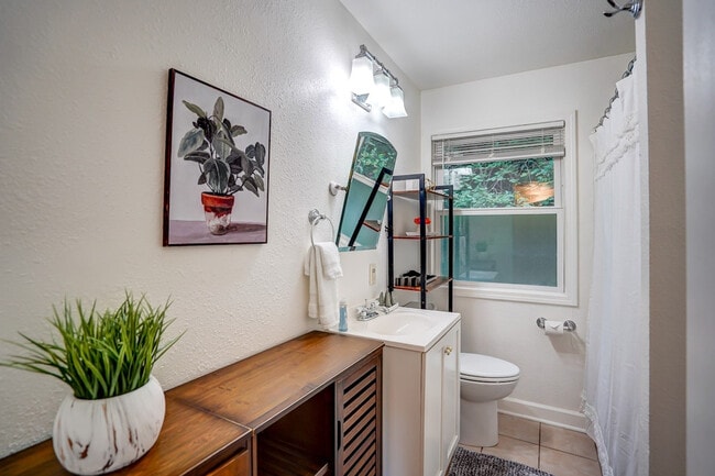 Building Photo - 8 Craig Ave