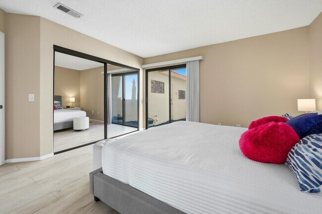 Building Photo - 42402 Sand Dune Dr