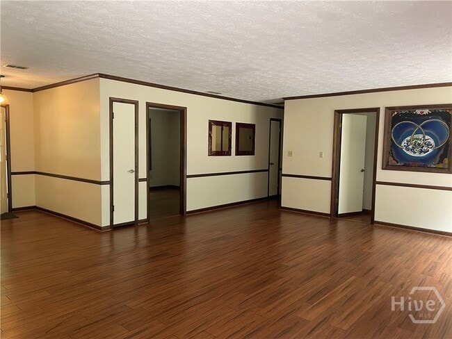 Building Photo - 170 Longview Dr