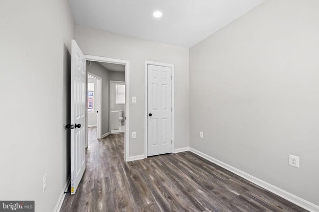 Building Photo - 4206 Ivanhoe Ave