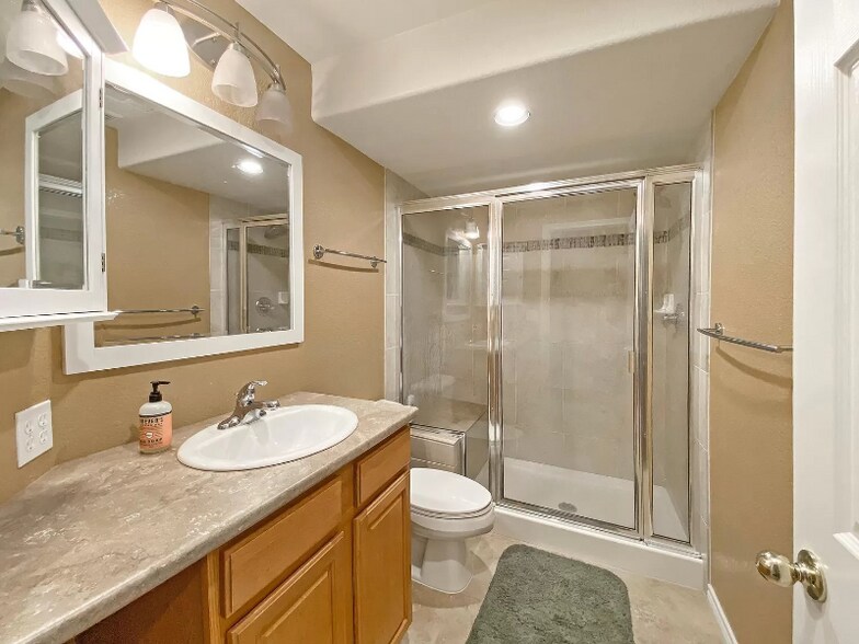 Building Photo - 12063 W 83rd Ln