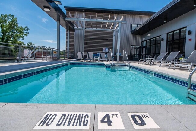 Building Photo - 2301 Ingersoll Ave