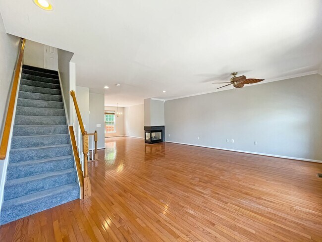 Building Photo - 15716 Palermo Terrace