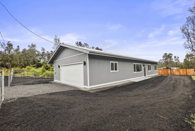 Building Photo - 11-3298-3298 Mokuna St