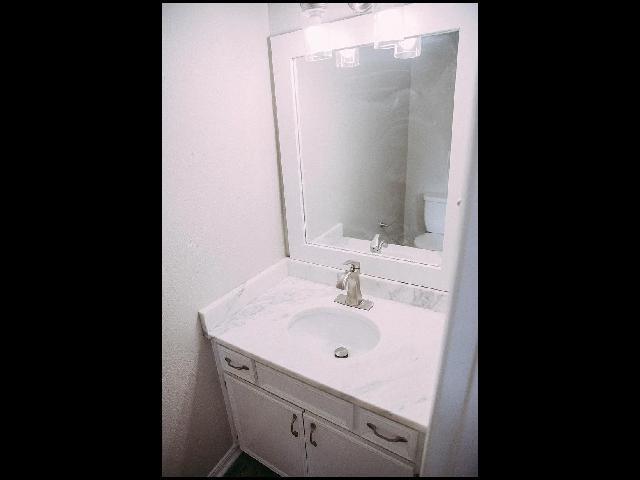 Building Photo - 408 W 4th St