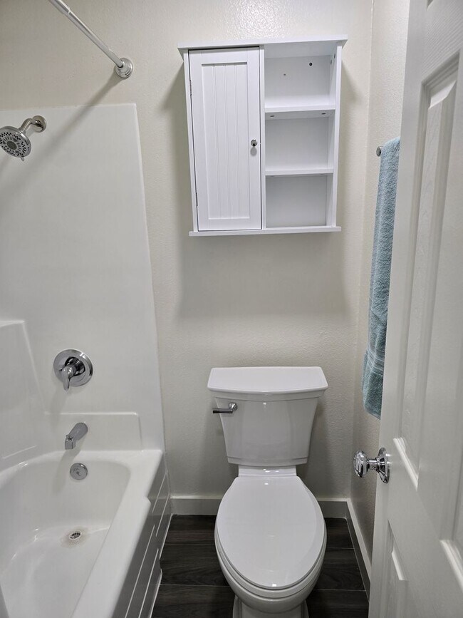 Building Photo - Upgraded Downstairs One Bedroom Unit in Orange