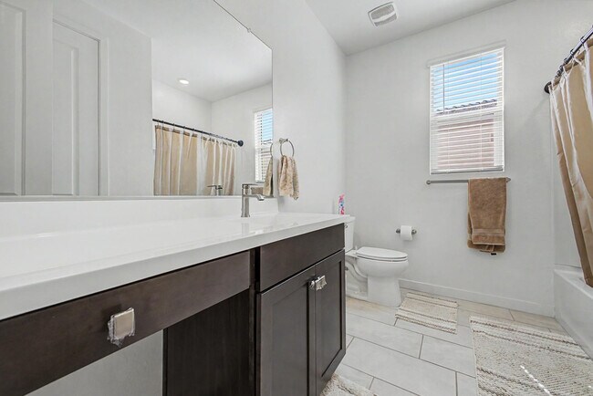Building Photo - 2548 W Grenadine Rd