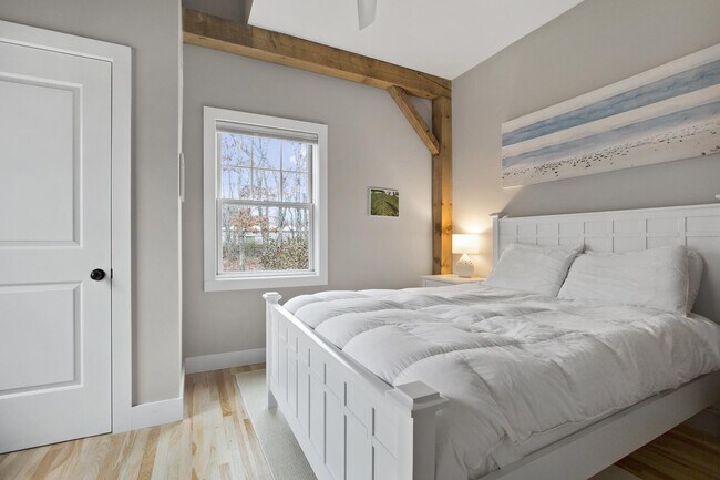 Building Photo - 320 Wainscott Harbor Rd