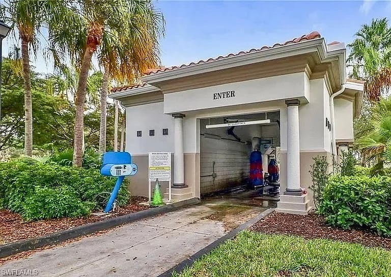 Building Photo - 6065 Islandwalk Blvd