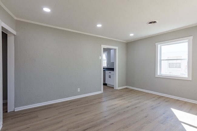 Building Photo - 3312 Tarlton Ave