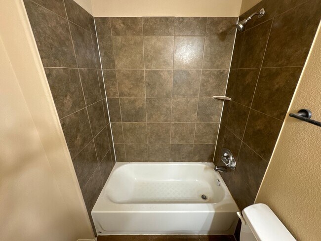 Building Photo - 2725 Lovers Lane Rd