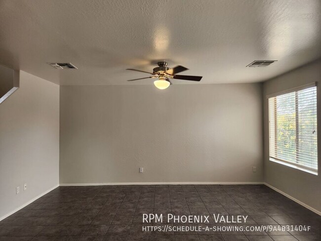 Building Photo - 13921 W Port Royale Ln