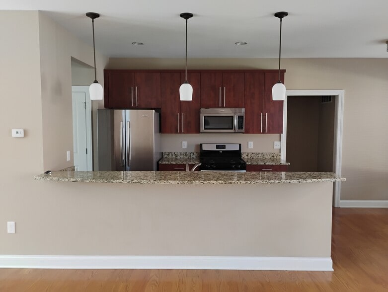 Building Photo - 323 Eden Ave