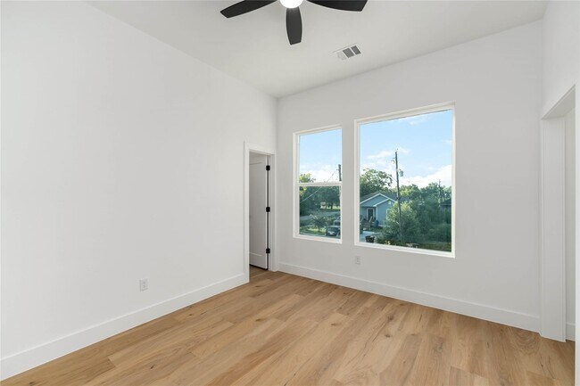 Building Photo - 4353 Aledo St