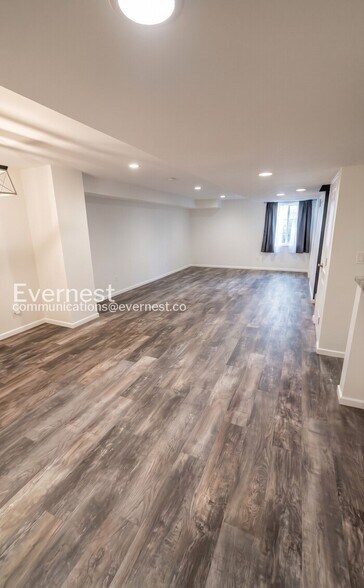 Building Photo - 6013 New Town Dr