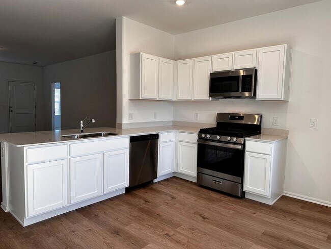 Building Photo - 16205 Lovers Ln