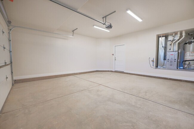 Building Photo - Crimson Park Town Home.