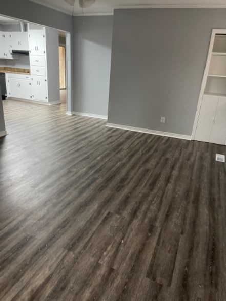 Building Photo - 2040 Alpine Dr