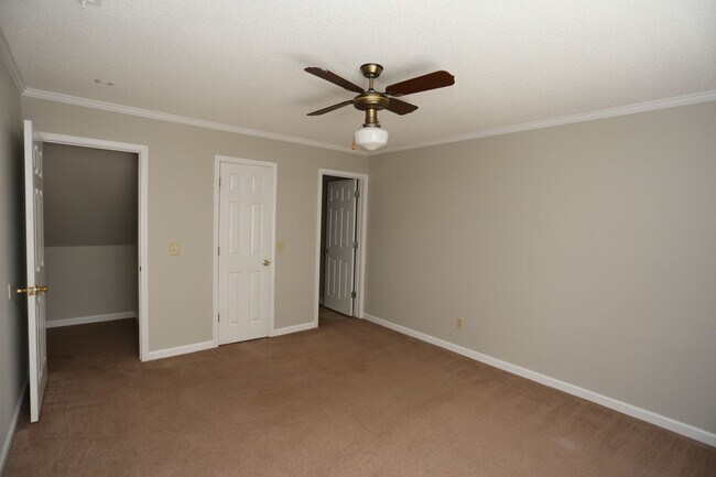 Building Photo - 3 Bedroom at Countryside
