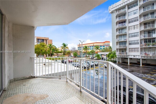 Building Photo - 16740 NE 9th Ave