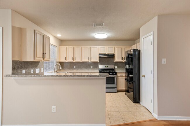 Building Photo - 13615 Ambrose St