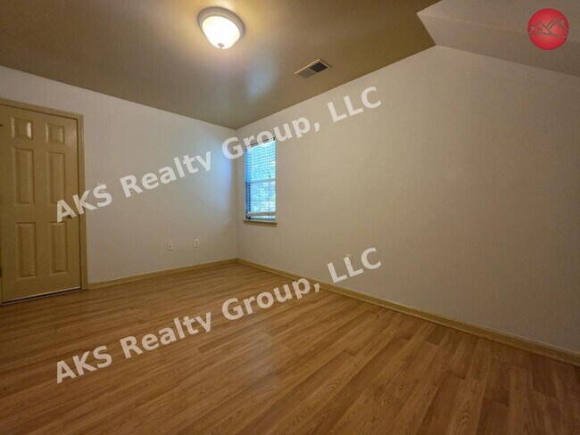 Building Photo - 5004 Melrose Way