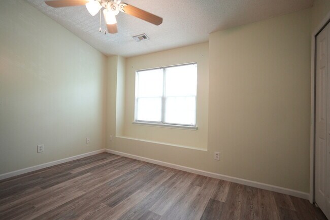 Building Photo - A charming house w/ 2 beds and 2 bath