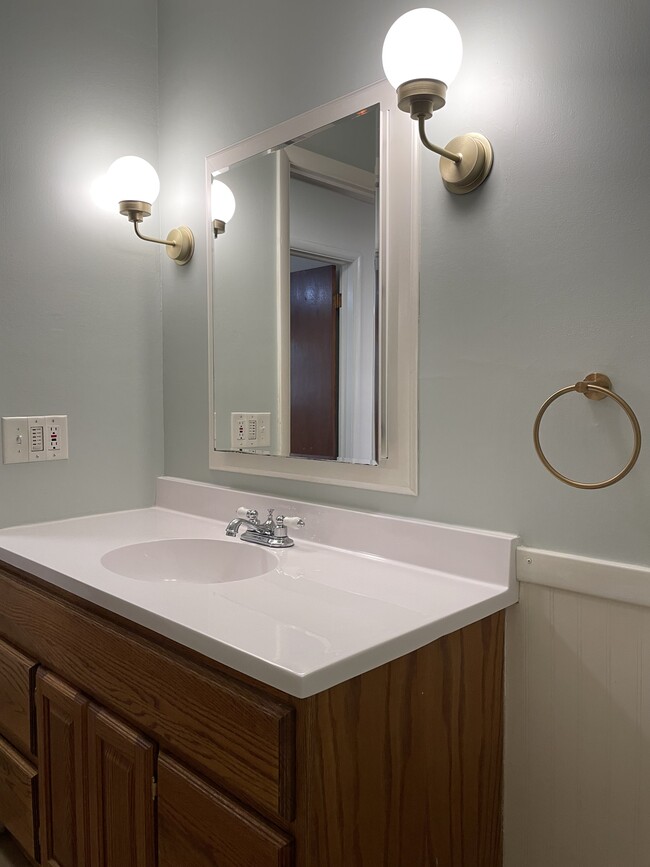 Building Photo - 1210 Acewood Blvd