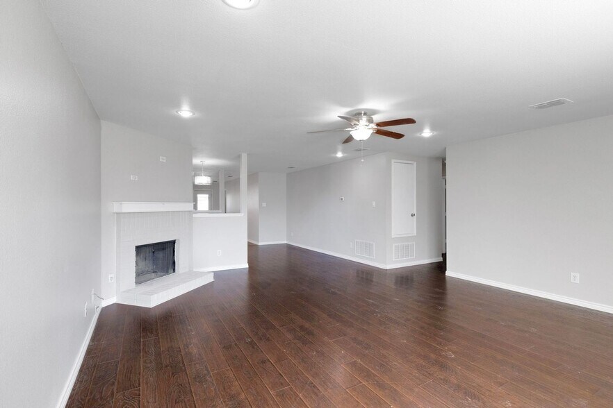 Building Photo - 2708 Bur Oak Dr