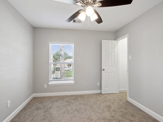 Building Photo - 1127 Cascade Creek Dr