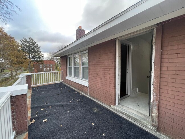 Building Photo - 3257 Blaine St