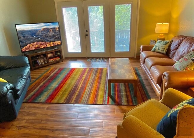 fully furnished home with comfortable living room - 601 Dave Creek Pky