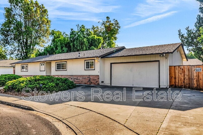 Building Photo - 925 St Louis Ct