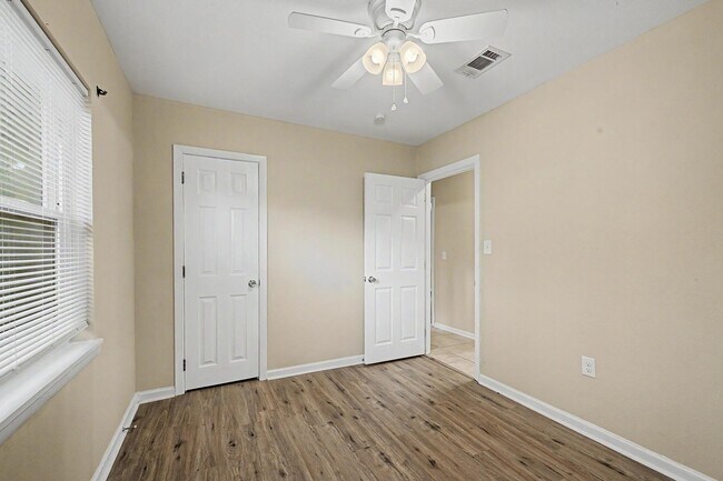 Building Photo - 560 N 72nd Ave