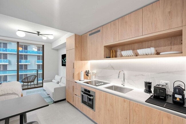 Building Photo - 11 NE 6th St