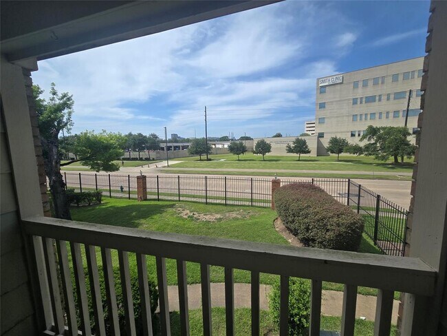 Building Photo - 2626 Holly Hall St