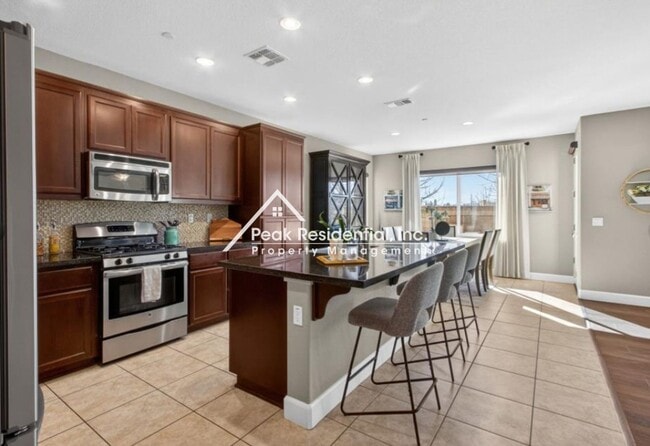 Building Photo - Beautiful 3bd/2.5ba Folsom Home with 2 Car Garage!