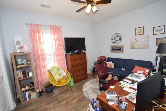 Building Photo - 409 Deveraux Dr