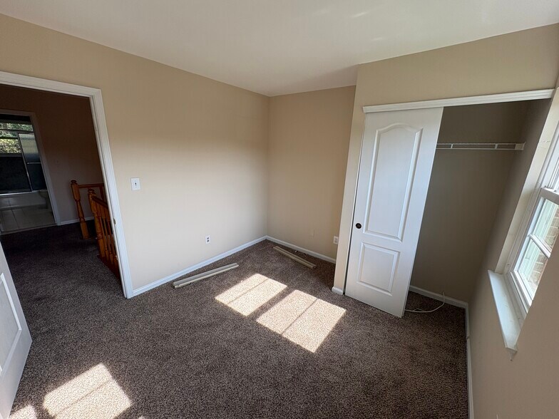 Building Photo - 7 Timber Ridge Dr