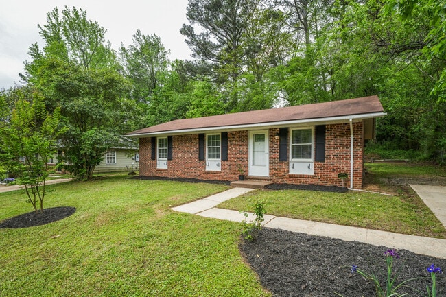 Building Photo - 508 Solar Dr