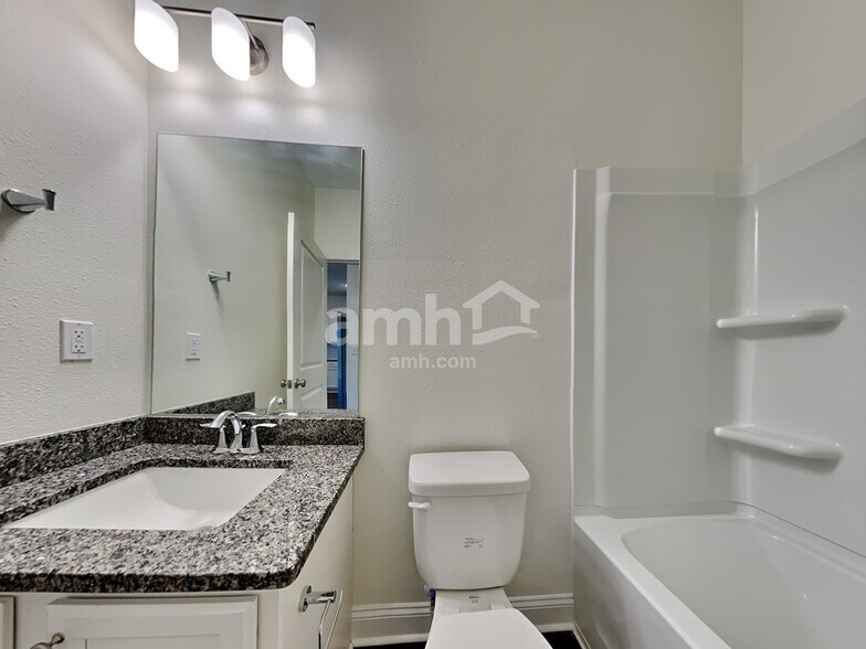 Building Photo - 302 Banyan Frst Dr