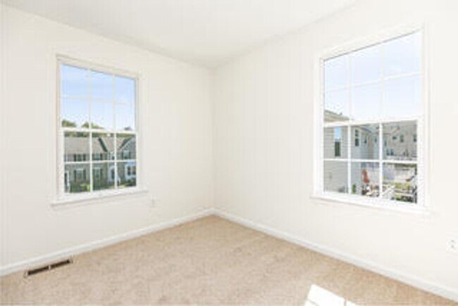 Building Photo - Spacious End Unit-Townhome in Hockessin’s ...