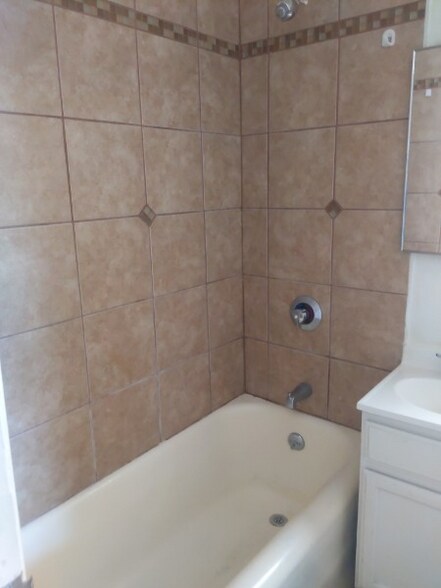 Bathroom - 2102 W 48th St