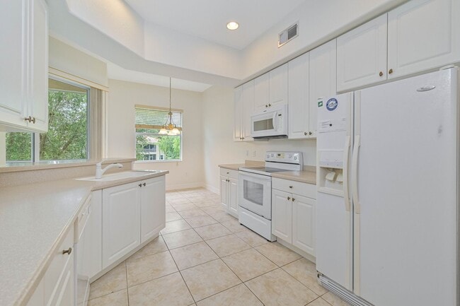 Building Photo - **Coach Home in Jonathans Bay - 3/2 + Den -  Water Views - 2 Car Garage**