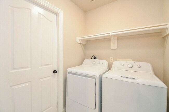 Building Photo - 6146 Rocky Nook Dr