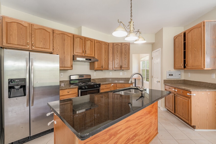 Building Photo - 200 Woodgreen Cir