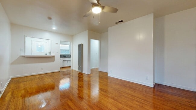 Primary Photo - 9026 Reading Ave