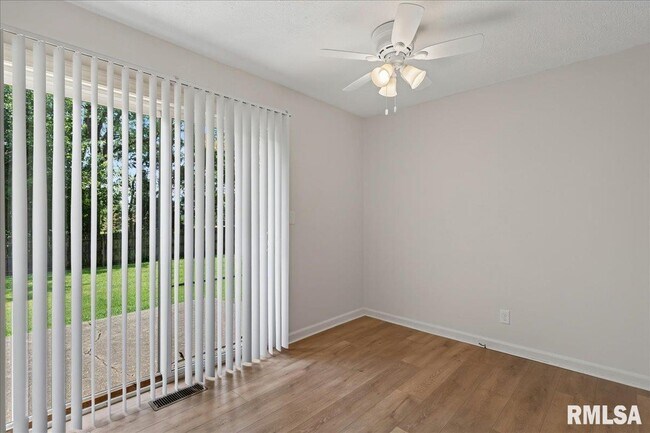 Building Photo - 8 Sundowner Ln