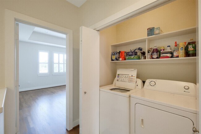 Building Photo - 2437 South Blvd