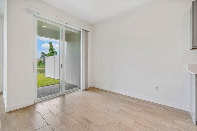 Building Photo - Lakeshore at the Fountains